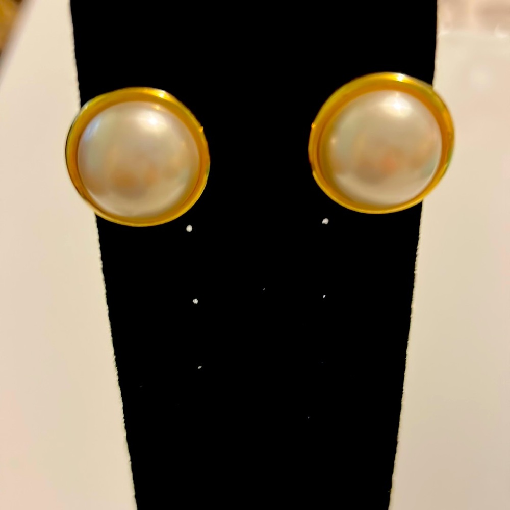 Retro pearls clips earrings